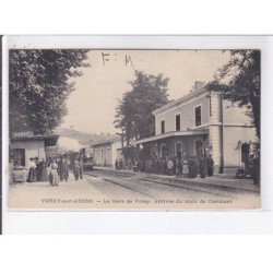 VOREY-sur-ARZON: la gare de vorey, arrivée du train de clermont - état