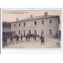 SAINT-JULIEN-MOLHESABATE: le jeu d'échasses à l'école - très bon état