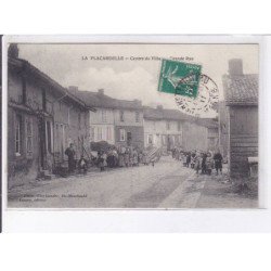 LA PLACARDELLE: centre du village, grande rue - très bon état