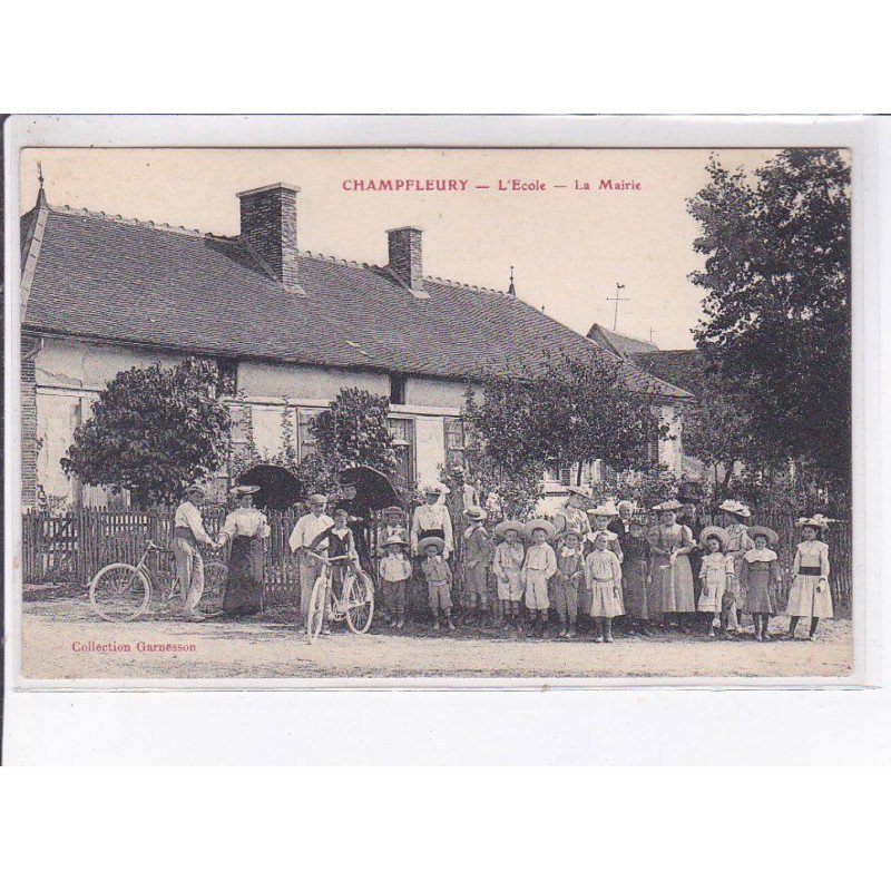 CHAMPFLEURY: l'école, la mairie - très bon état