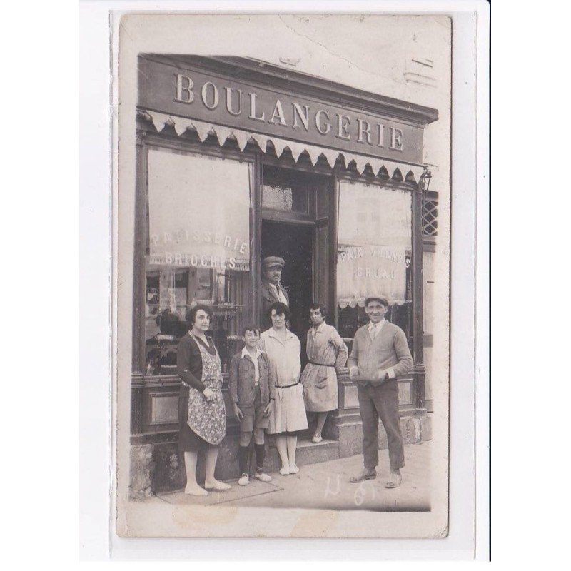 AVALLON : carte photo d'une boulangerie - bon état