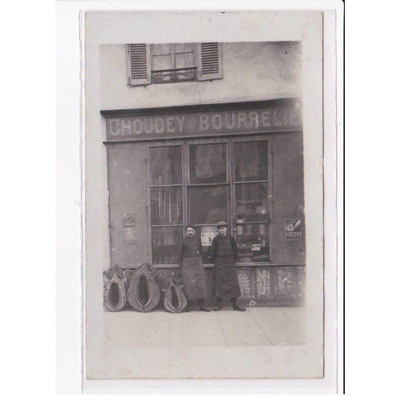 AVALLON : carte photo d'un atelier de bourrelerie (bourrelier Choudey) - très bon état