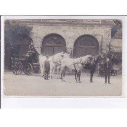 Environs de CHAUMES en BRIE: attelage, château - très bon état