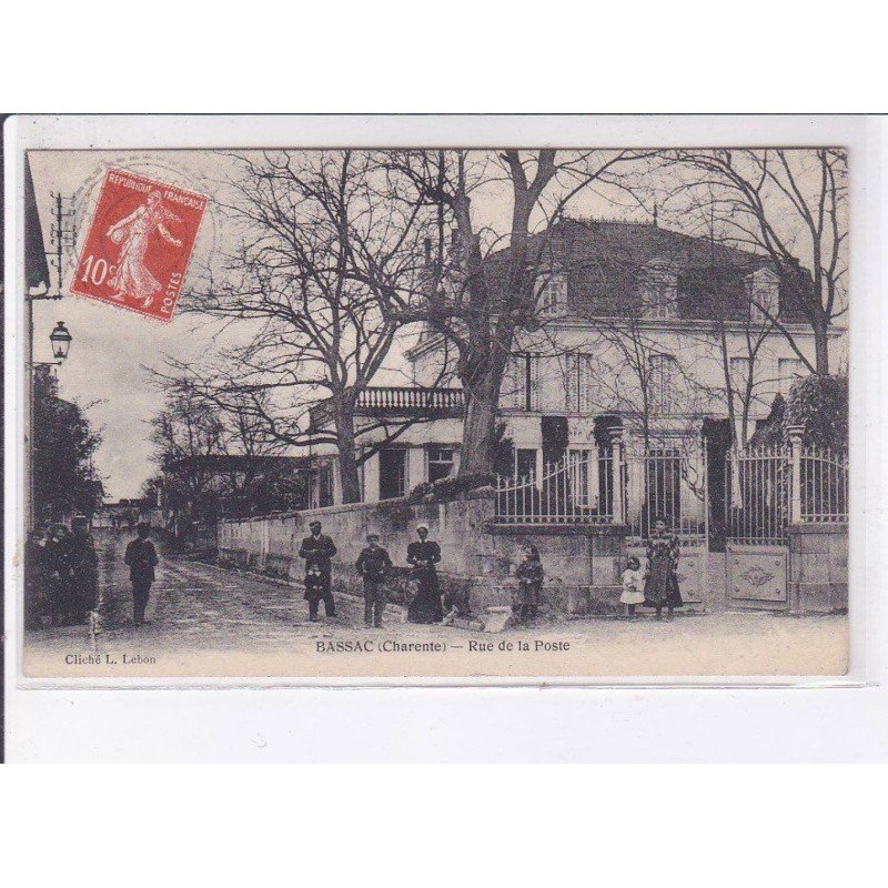 BASSAC: rue de la poste - très bon état
