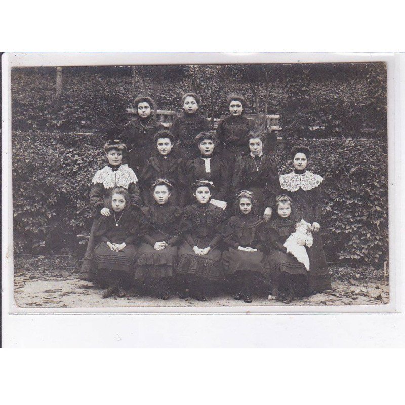 MALESHERBES: école(?), poupée - très bon état