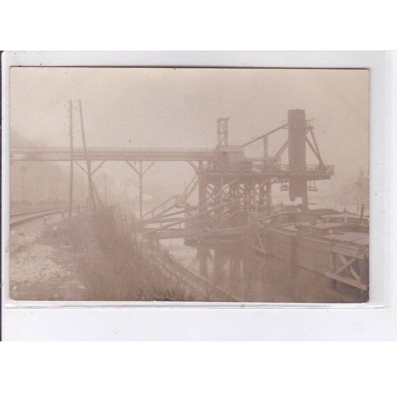 LES BRUYERES: estacade, canal, péniche - très bon état