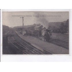 VIEUX-ROUEN-sur-BRESLE: la gare, l'arrivée d'un train - très bon état