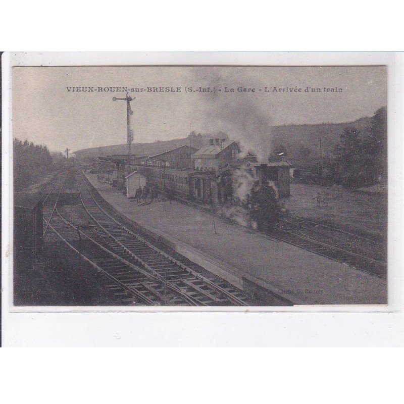 VIEUX-ROUEN-sur-BRESLE: la gare, l'arrivée d'un train - très bon état