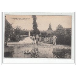 VAREILLES - Un petit coin - la pose devant l'objectif - très bon état