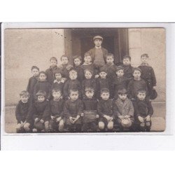 AVALLON: école, garçons - très bon état