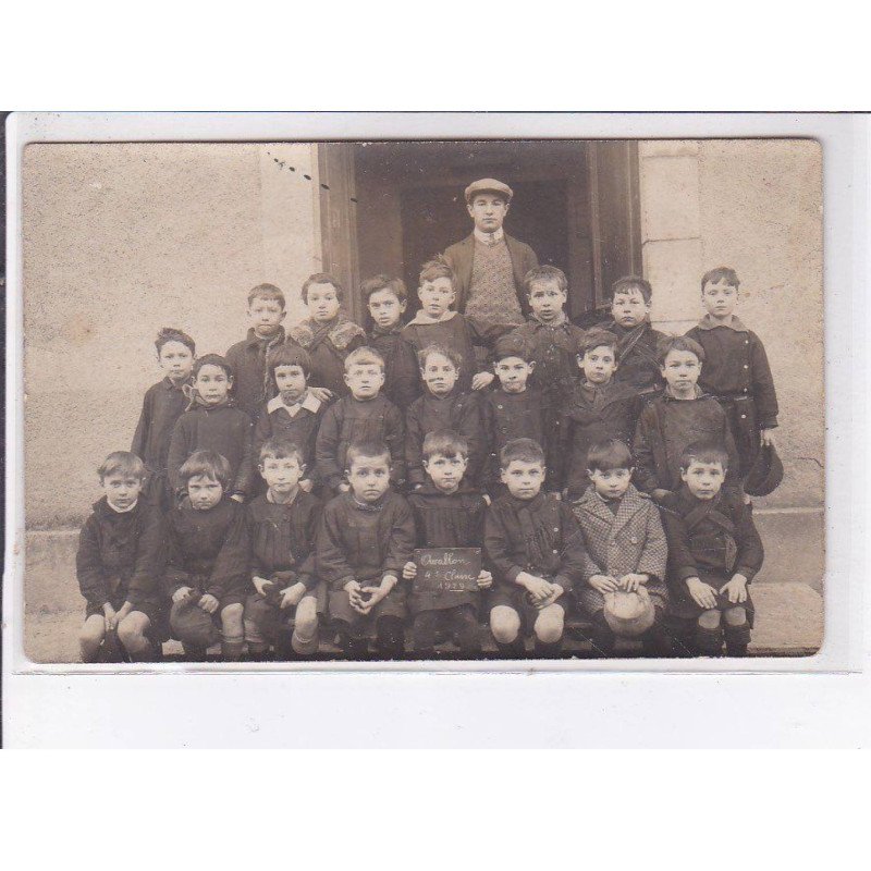 AVALLON: école, garçons - très bon état