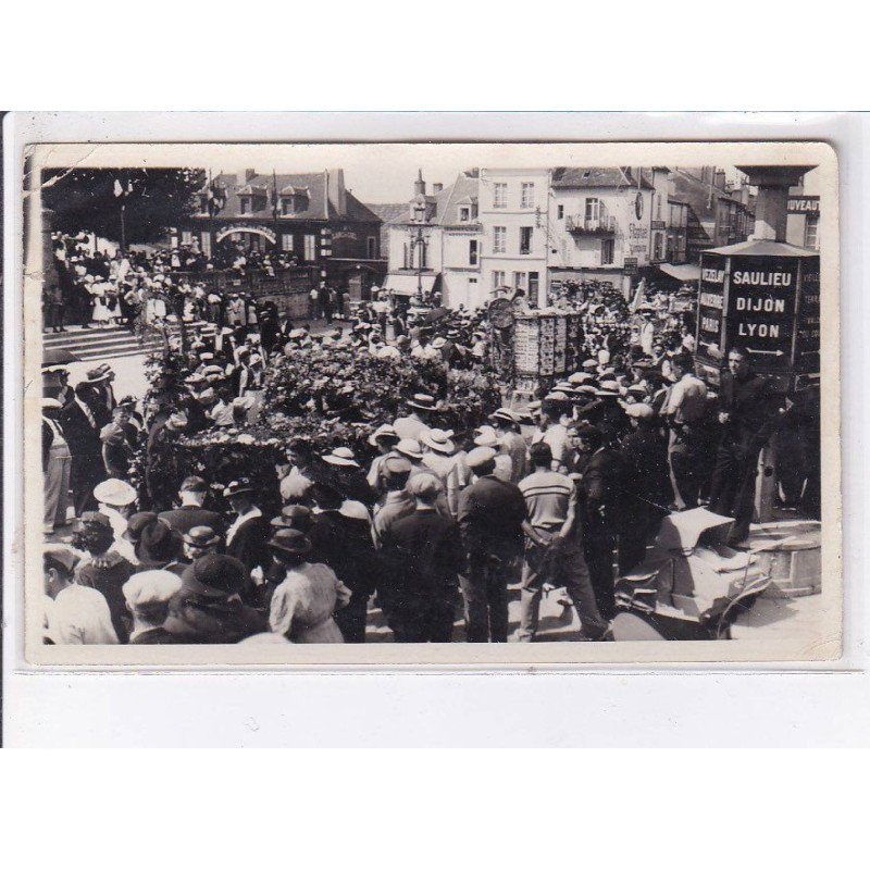 AVALLON: cavalcade, marchand de cartes postales - état