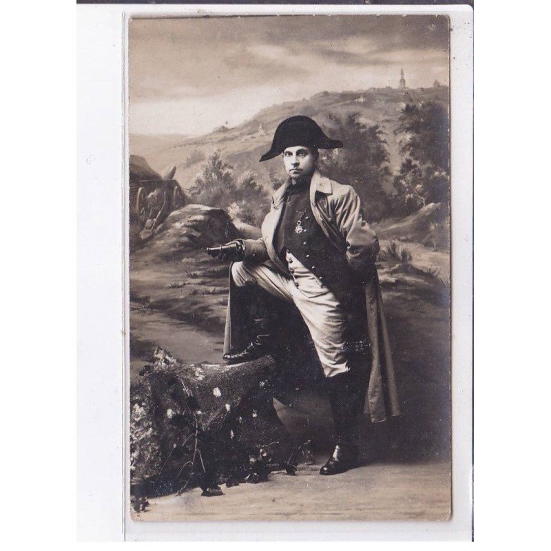 AVALLON: homme déguisé en napoléon, fête historique - très bon état