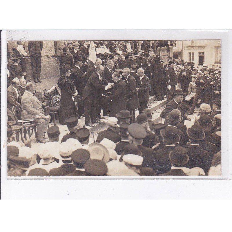 AVALLON: fête vauban, distribution aux vétérans de la médaille de 1870 - très bon état