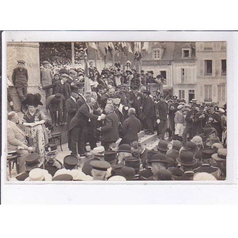 AVALLON: distribution aux vétérans de la médaille de 1870 - très bon état