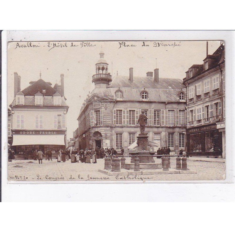AVALLON: hôtel de ville, place du marché - très bon état
