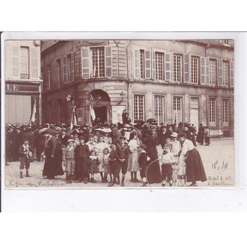 AVALLON: la jeunesse catholique - très bon état