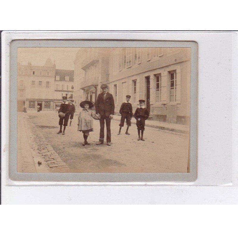 AVALLON: rue tour du magasin - très bon état