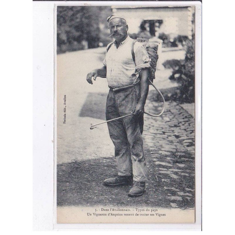 AVALLON: un vigneron d'asquins venant de traiter ses vignes - très bon état