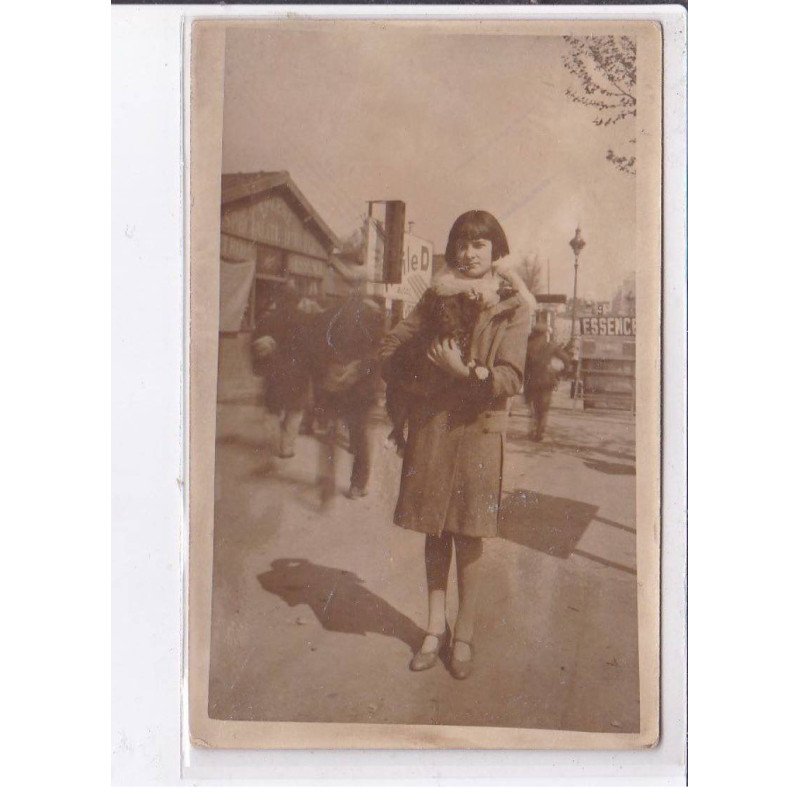 PARIS: 75013, porte d'italie, jeune femme - très bon état