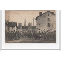 NEUVES MAISONS : l'infanterie aux usines pendant les grèves - bon état (un coin plié)