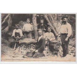 Les sabotiers dans le Haut-Bourbonnais - bon état (traces au dos)