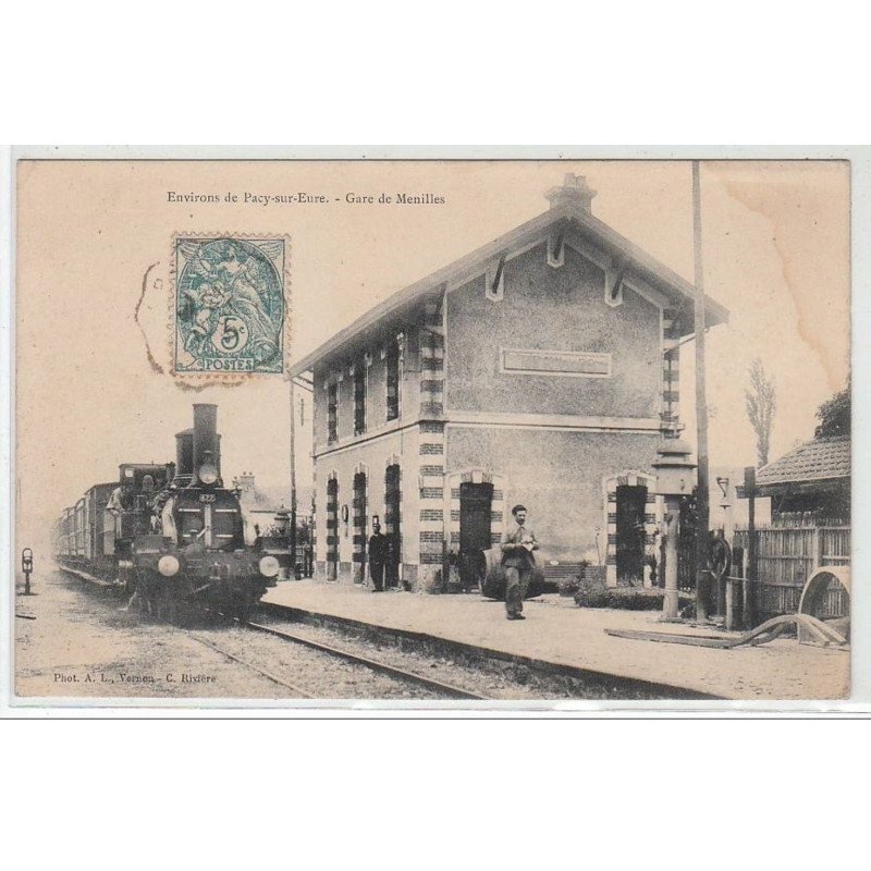 gare de MENILLES (environs de PACY SUR EURE - bon état (une tache en haut a droite du recto)