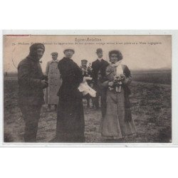 LYON AVIATION : madame Hanriot donnant les impressions de son voyage (LEGAGNEUX) - très bon état
