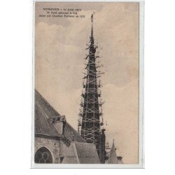 NEMOURS : Mr Petit enlevant le coq de l'église - très bon état (timbre abîmé au dos)