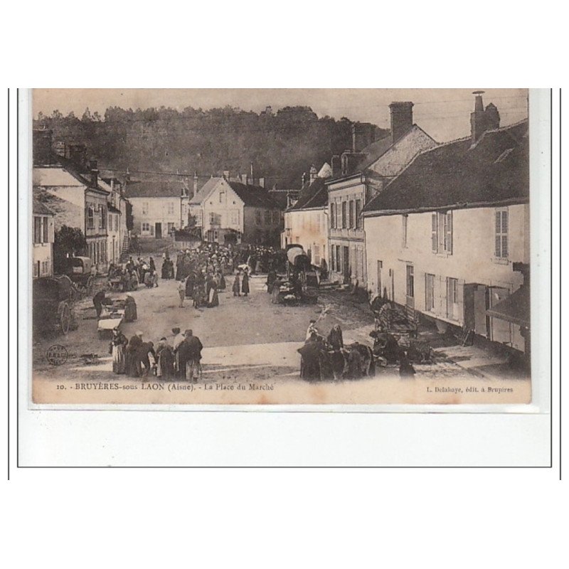 BRUYERES-SOUS-LAON - la Place du marché - très bon état
