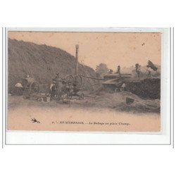 EN NIVERNAIS - Le battage en plein champ - état