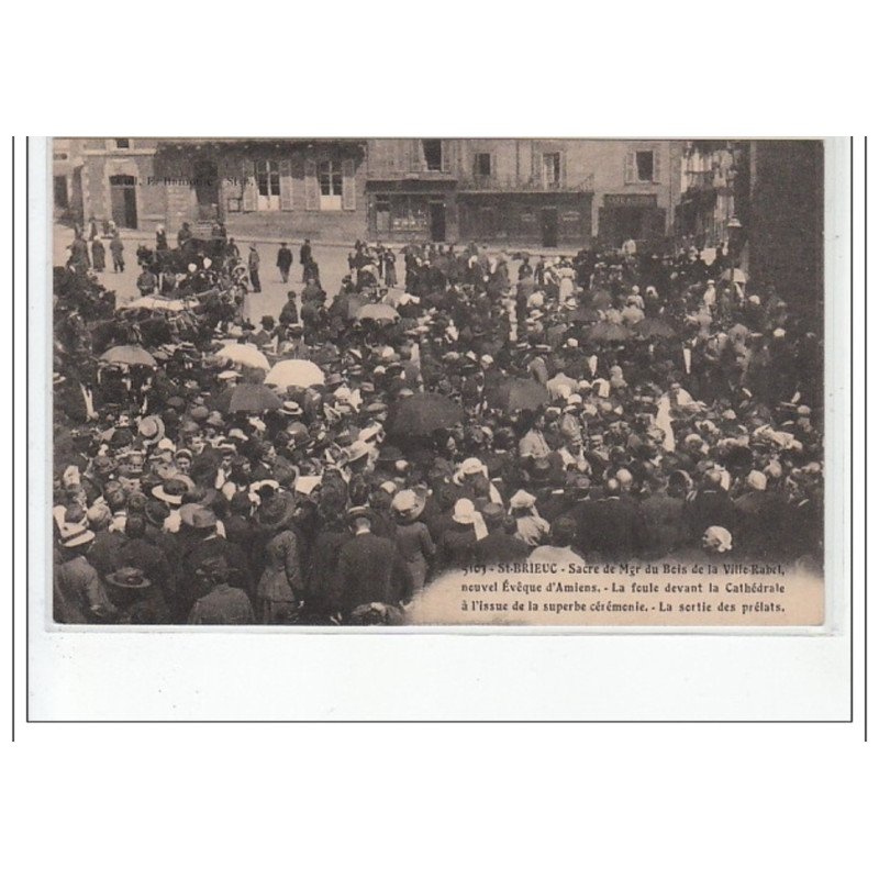 SAINT BRIEUC -  Sacre de Mgr du Bois de la Ville-Rabel - la sortie des prélats - très bon état