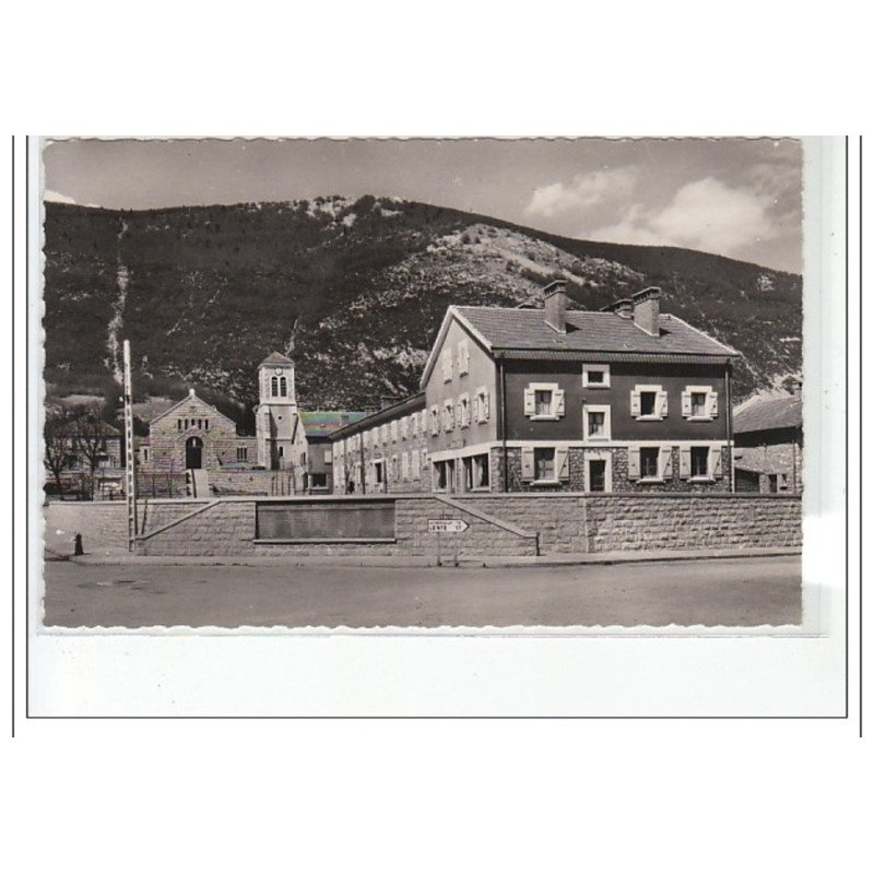 VASSIEUX EN VERCORS - Quartier de l'église - très bon état