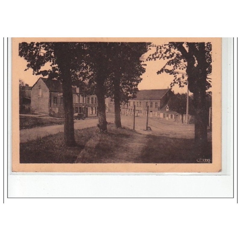 ILLIERS  - Place du Calvaire - très bon état