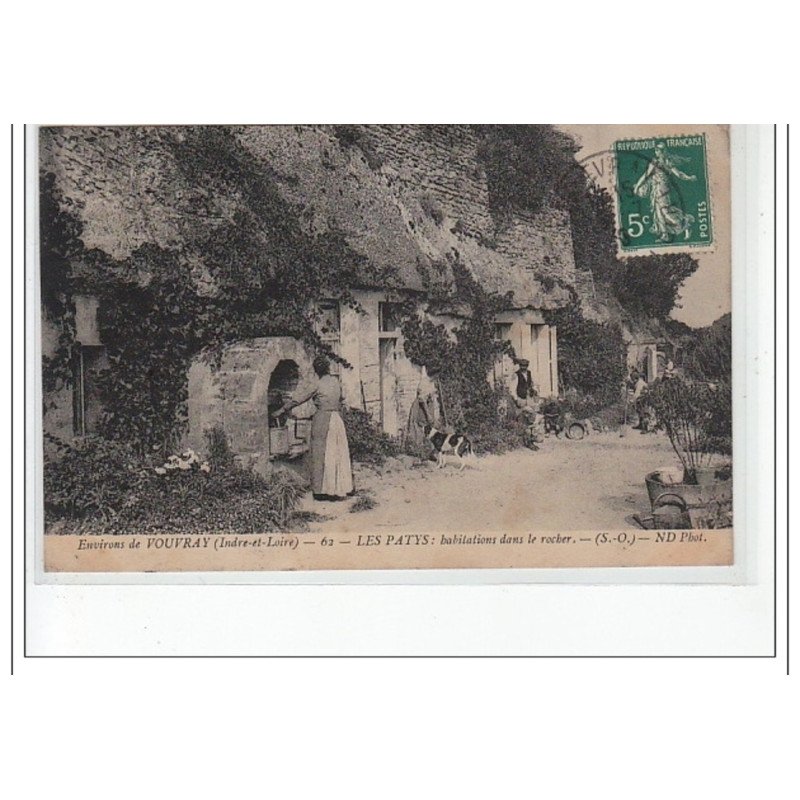 LES PATYS - Environs de VOUVRAY - habitations dans les rochers - très bon état