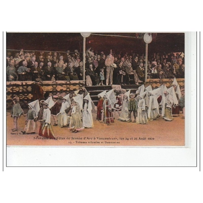 VAUCOULEURS - Souvenir des Fêtes de Jeanne d'Arc Août 1929 - tribunes officielles et damoiselles - très bon état