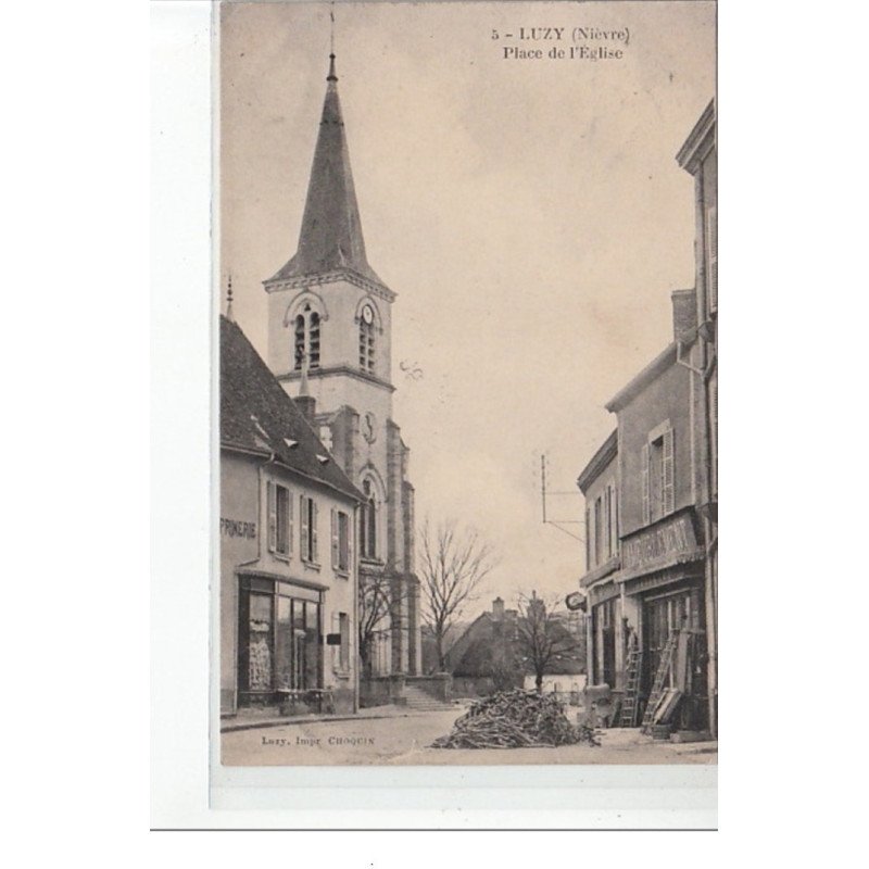 LUZY - Place de l'église - très bon état