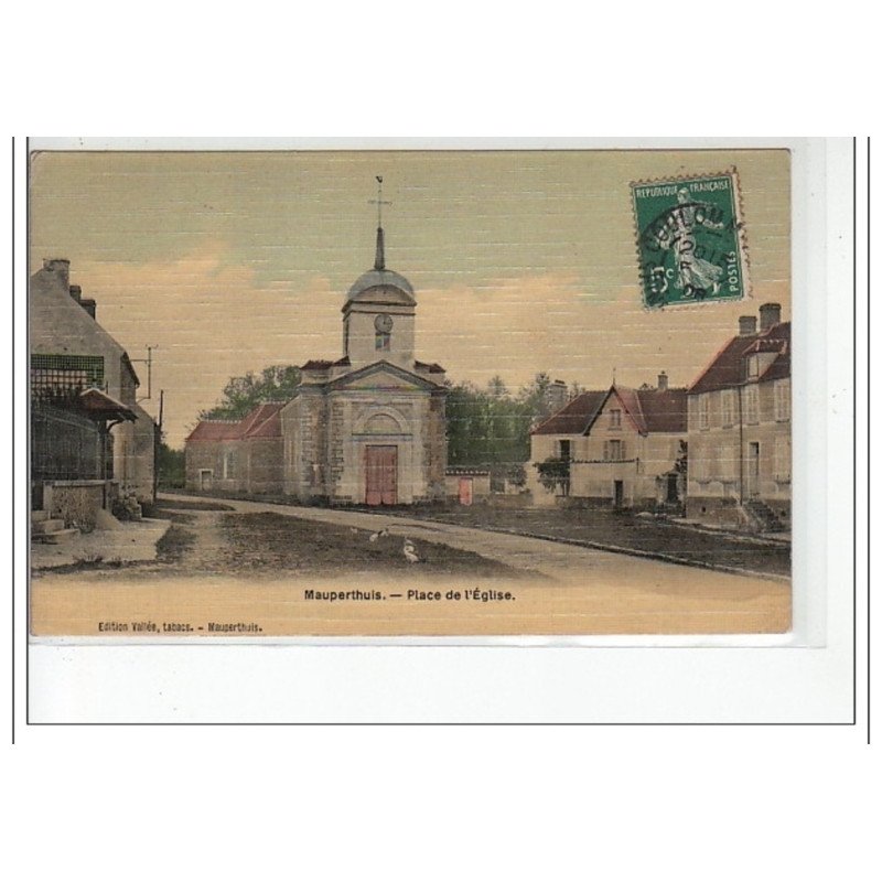 MAUPERTHUIS -  Place de l'Eglise - très bon état