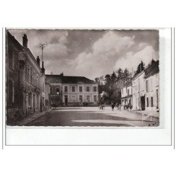 MONTRY - Place de la Mairie - très bon état