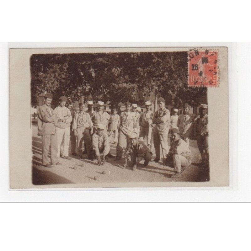 TOULON : carte photo de militaires jouant a la pétanque (jeu de boules) - très bon état