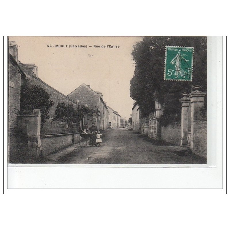 MOULT - Rue de l'église - très bon état
