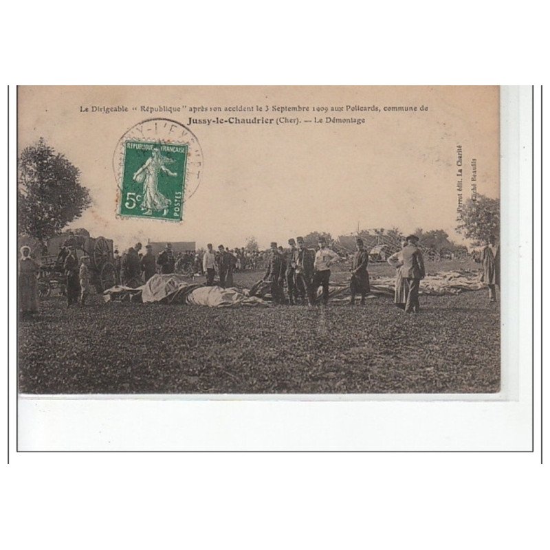 JUSSY LE CHAUDRIER - Le dirigeable """"République"""" après son accident le 3 septembre 1909 - le démontage - très bon é