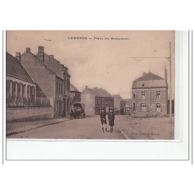 LEWARDE - Place du monument - très bon état