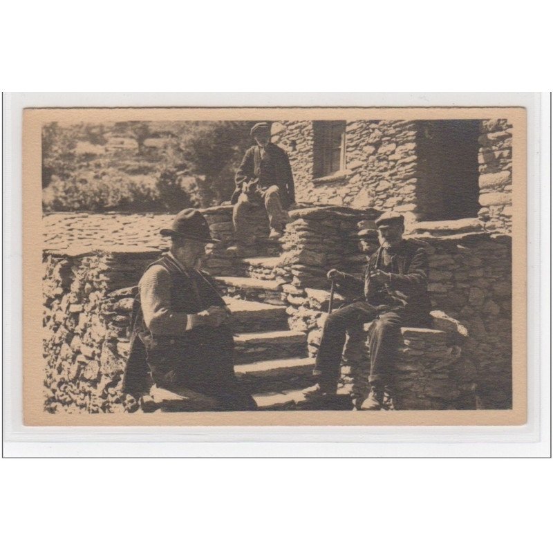 CORSE : photo format carte postale représentant des paysans du Niolo vers 1930- très bon état