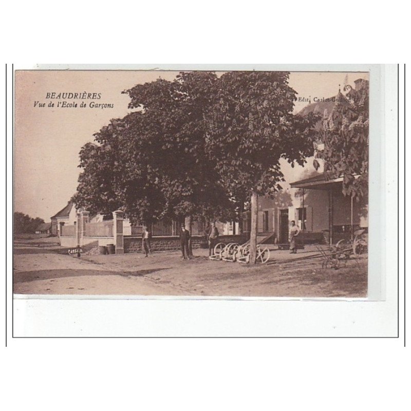 BEAUDRIERES - Vue de l'école de Garçons - très bon état