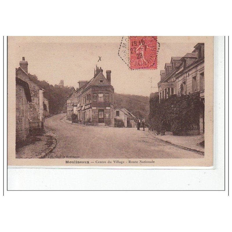 MOULINEAUX - Centre du village - route nationale - très bon état