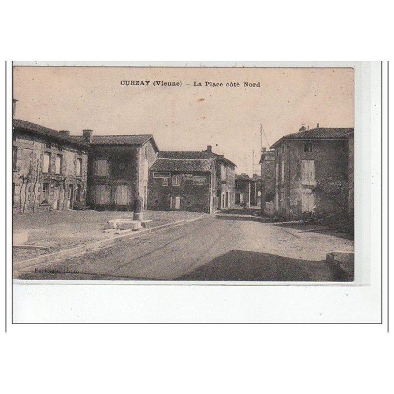 CURZAY - La Place côté nord - très bon état CURZAY - La Place côté nord - très bon état