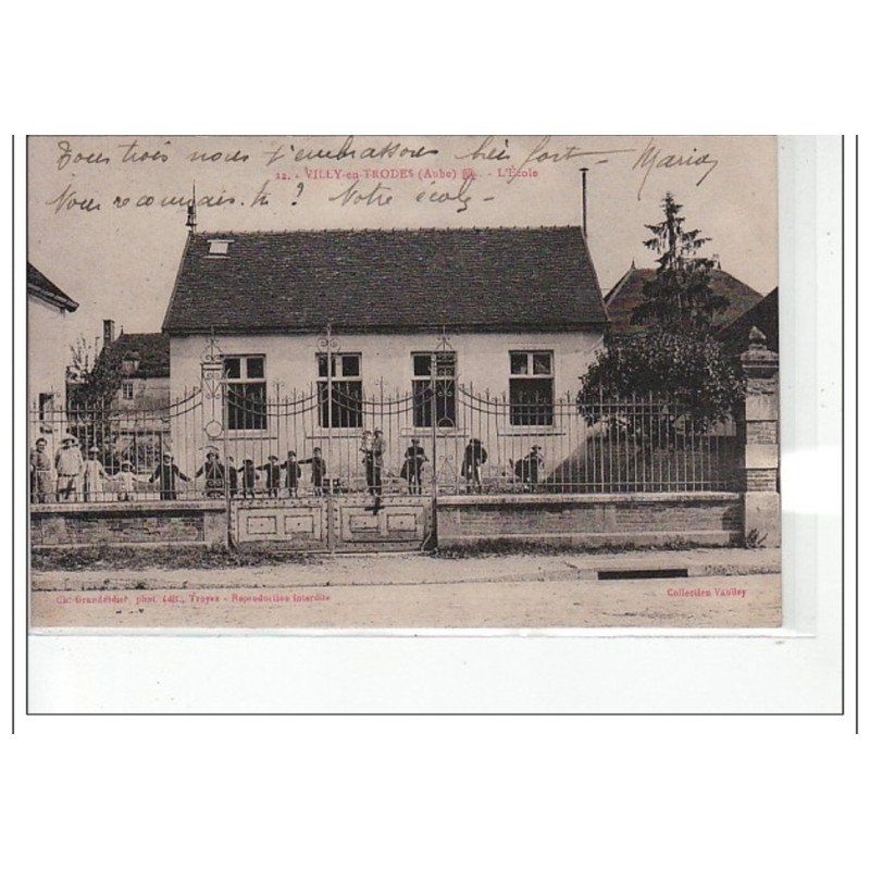 VILLY EN TRODES - L'école - très bon état