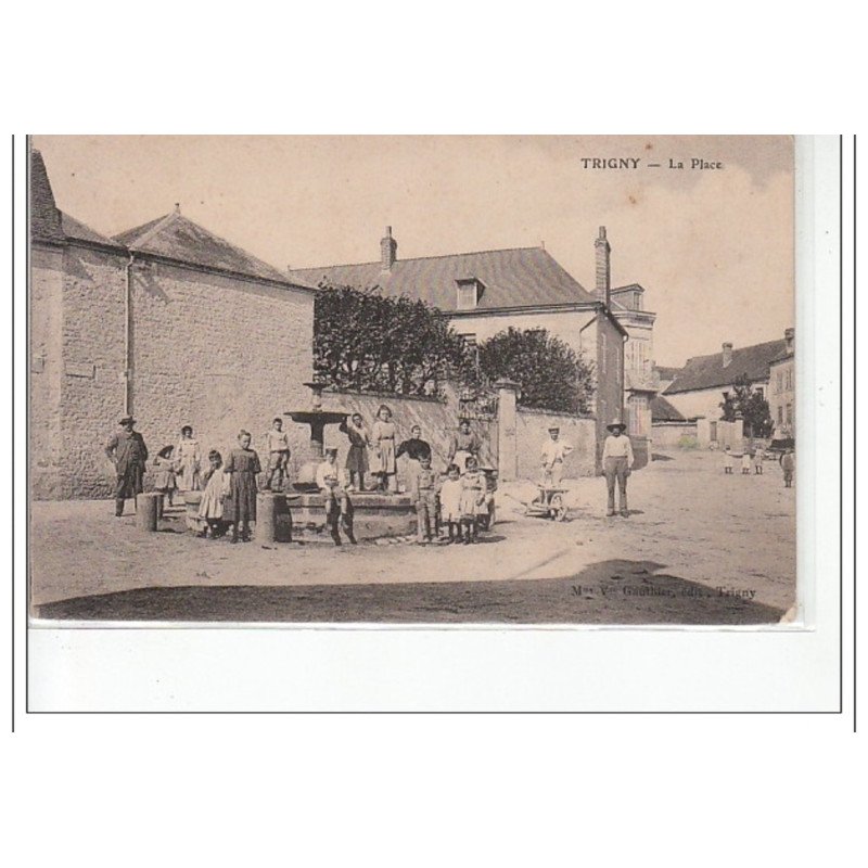 TRIGNY - La place - très bon état