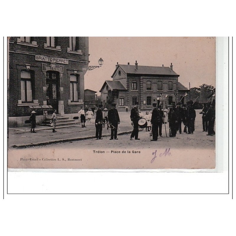 TRELON - Place de la Gare - très bon état